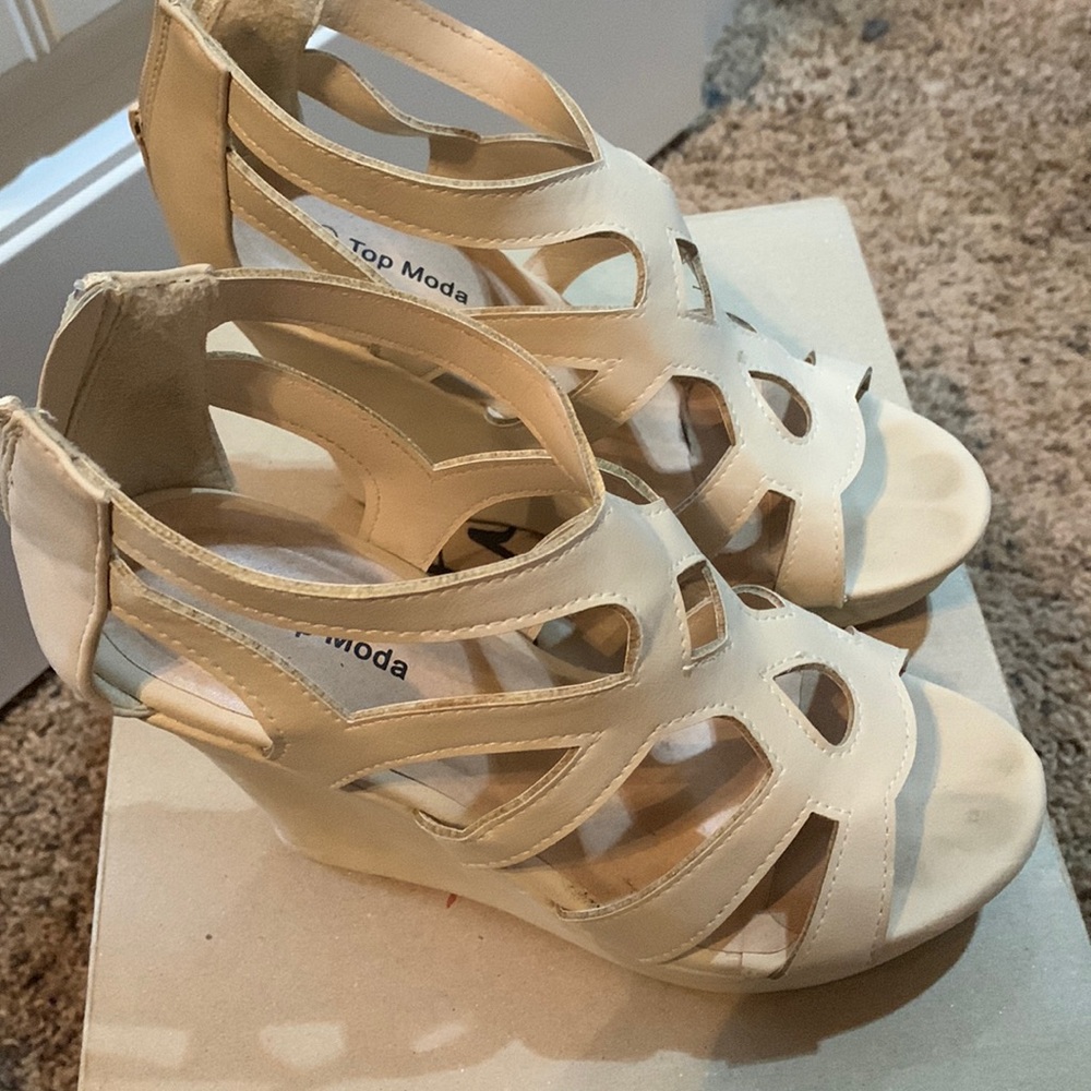 Women’s wedged heels